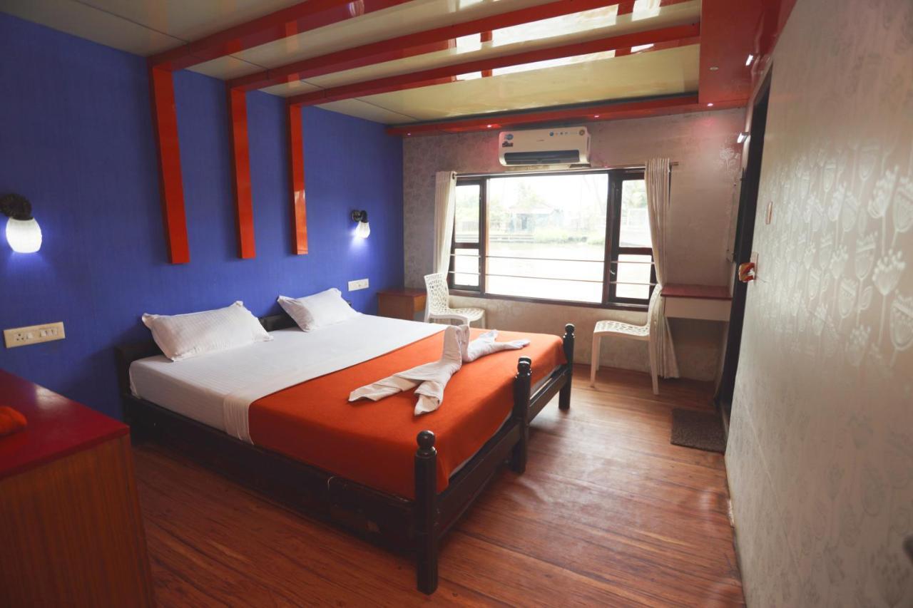 Отель Harmony Houseboats Alappuzha Экстерьер фото