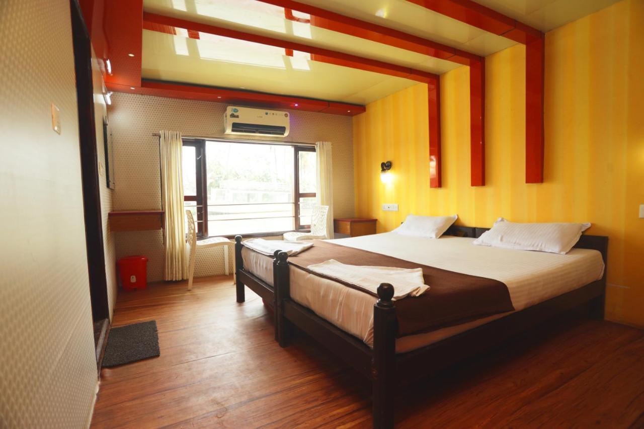 Отель Harmony Houseboats Alappuzha Экстерьер фото