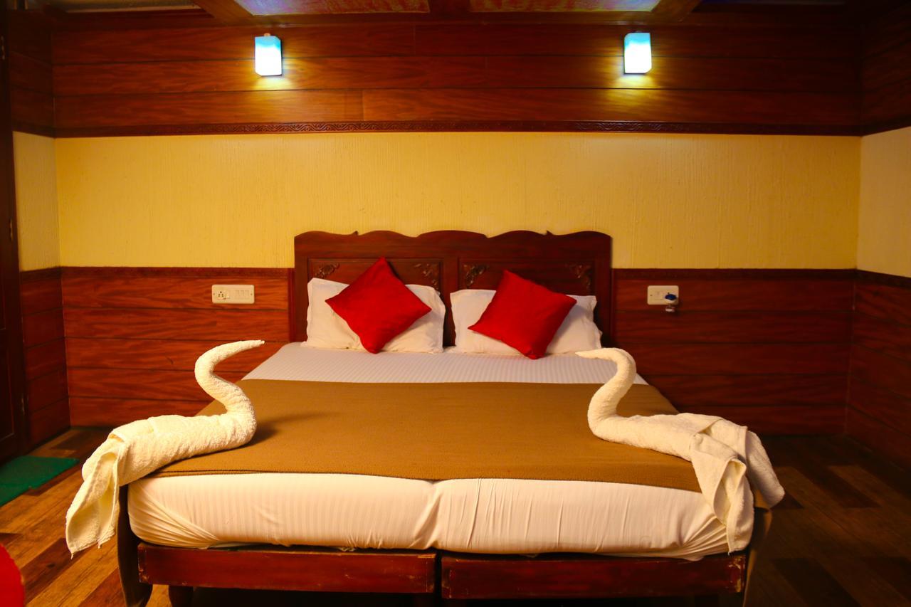 Отель Harmony Houseboats Alappuzha Экстерьер фото