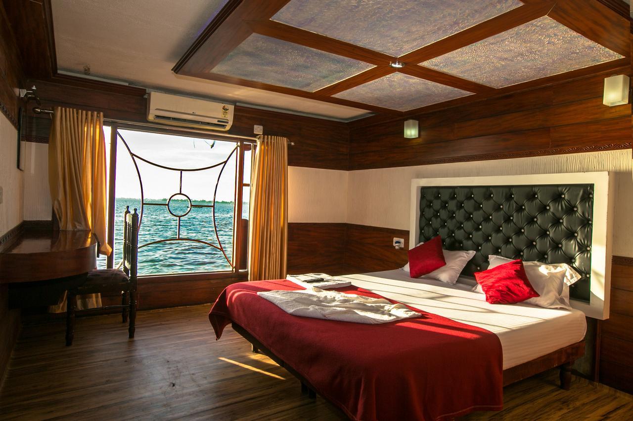 Отель Harmony Houseboats Alappuzha Экстерьер фото