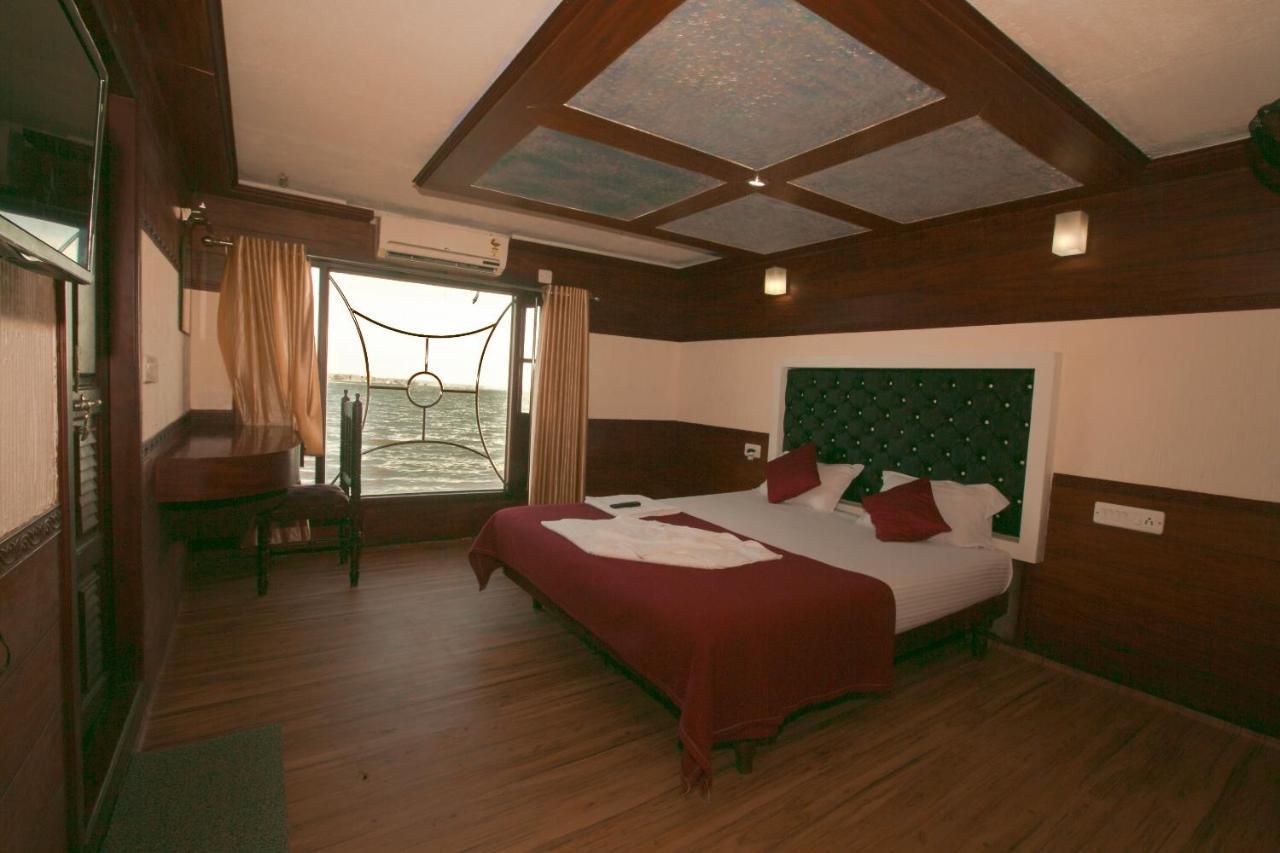 Отель Harmony Houseboats Alappuzha Экстерьер фото